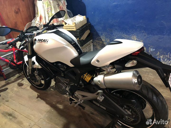 Ducati Monster 696