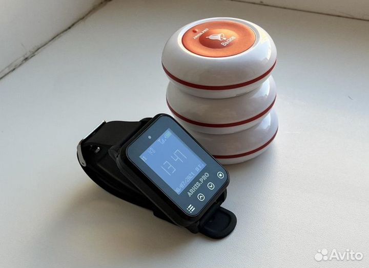 Комплект вызова: кнопка вызова официанта и часы