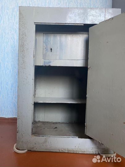 Сейф из высоколегированной стали