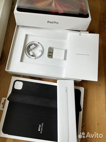 iPad Pro 11' M1 256GB + Apple SMART Folio