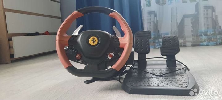 Игровой руль с педалями