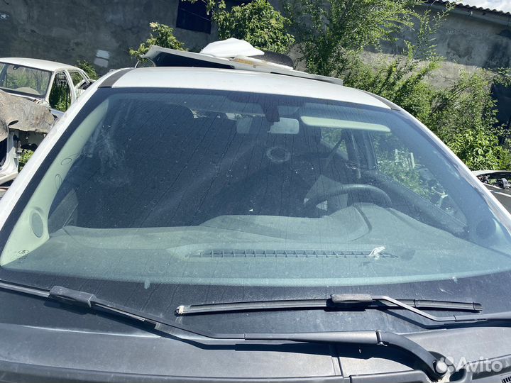 Переднее левая стекло renault duster