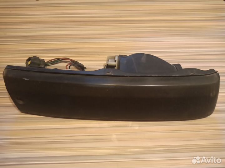 Поворотник правый mazda 323 f bg