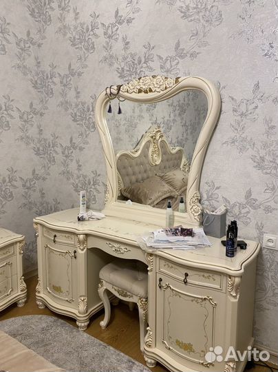 Спальный гарнитур