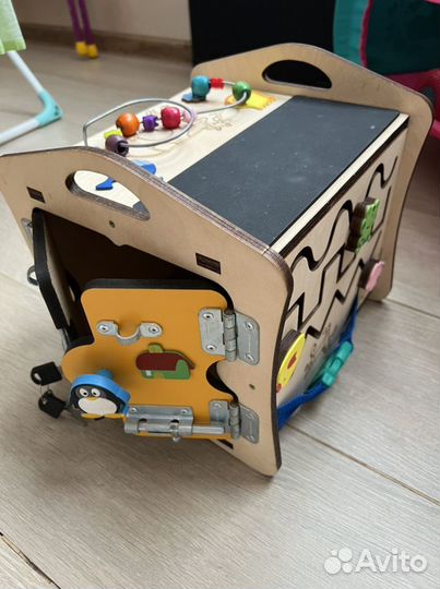 Бизиборд домик