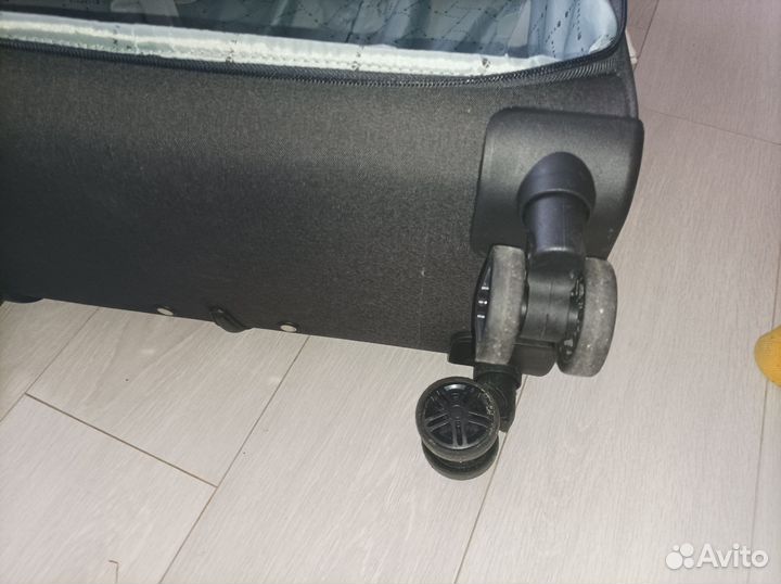 Чемодан на колесах