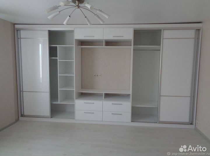 Угловой шкаф