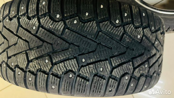 Продам зимние шипованные колеса Pirelli Ice Zero