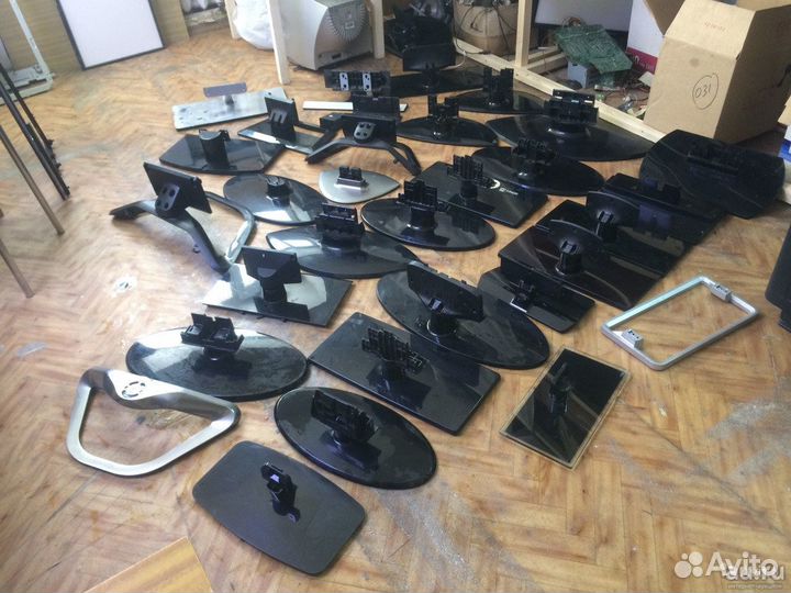 Ножки и подставки для ЖК телевизоров много