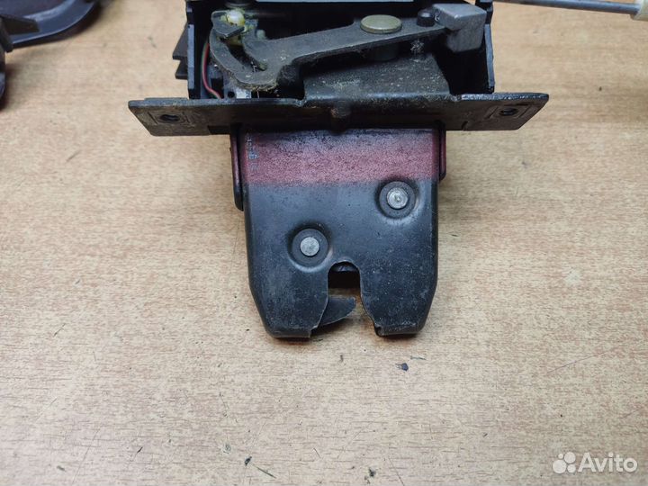 Замок крышки багажника, Volvo 850