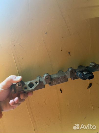 Топливная рампа с датчиком давления 4G93 митсубиши