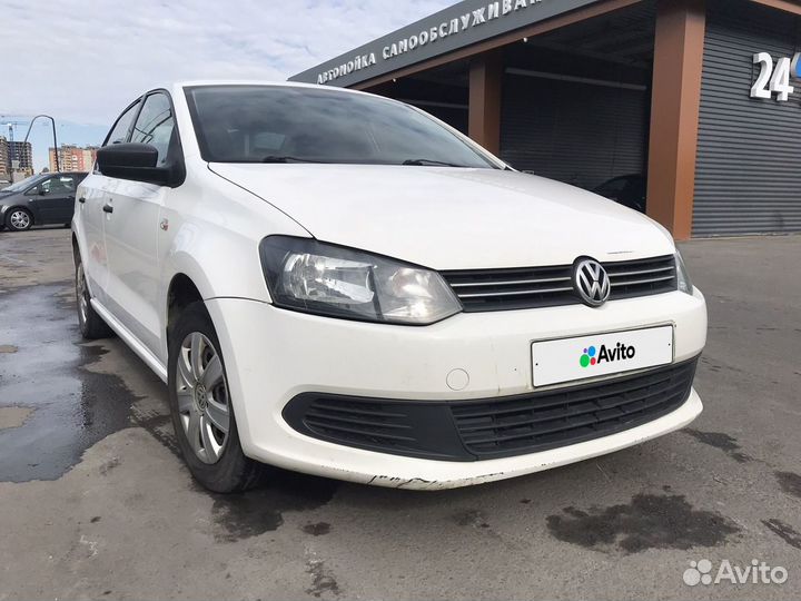 Volkswagen Polo 1.6 МТ, 2012, битый, 155 682 км