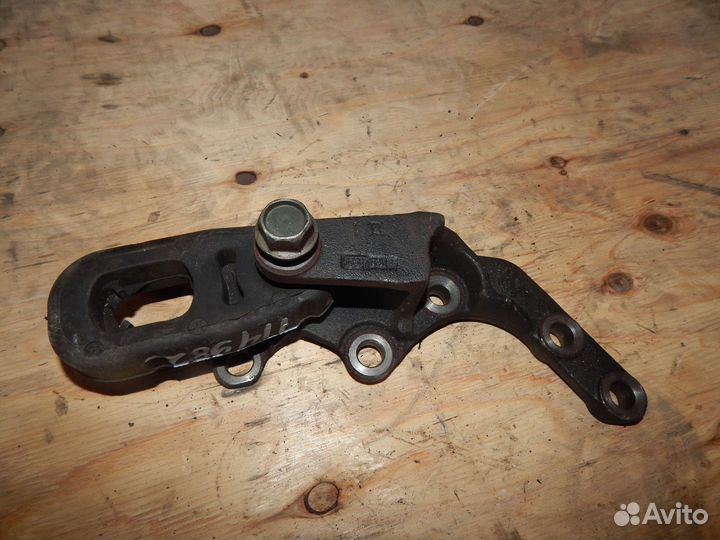 Подушка двигателя