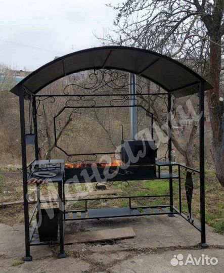 Мангал с крышей