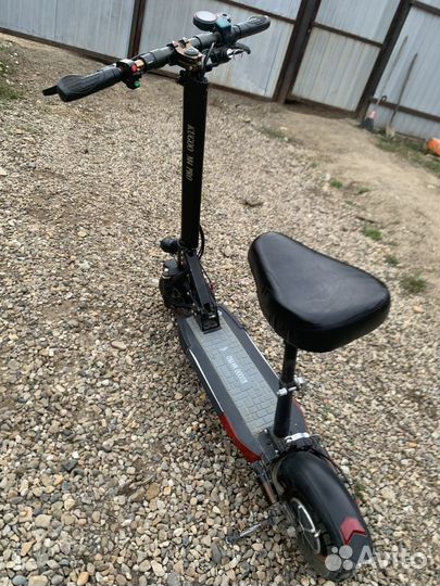 Продам электросамокат Kugo m4pro