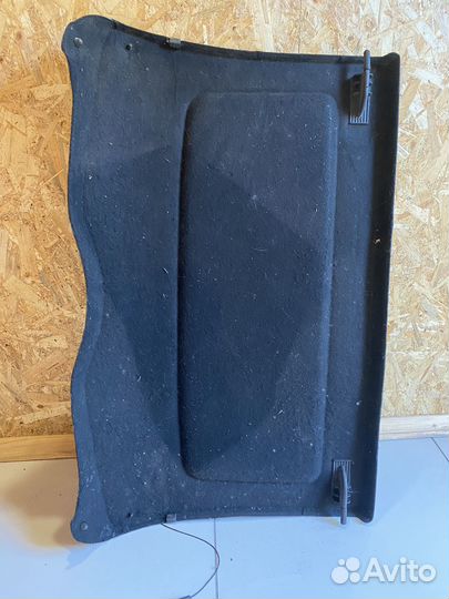 Задняя полка багажника