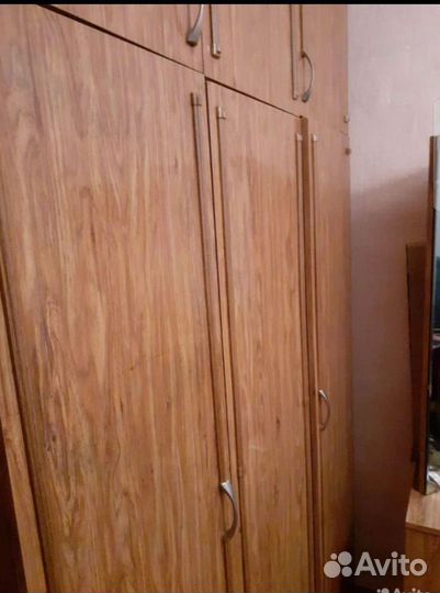 Шкаф платяной