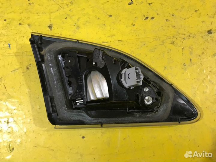 Фонарь внутренний правый Mazda 3 BL 2008-2016