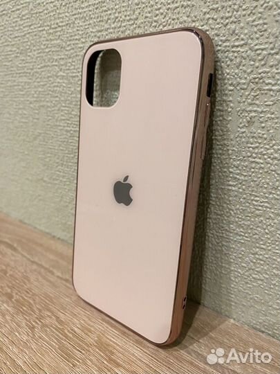 Чехол на iPhone 11 пластиковый