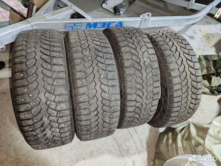 Bridgestone Blizzak Spike-01 225/60 R17
