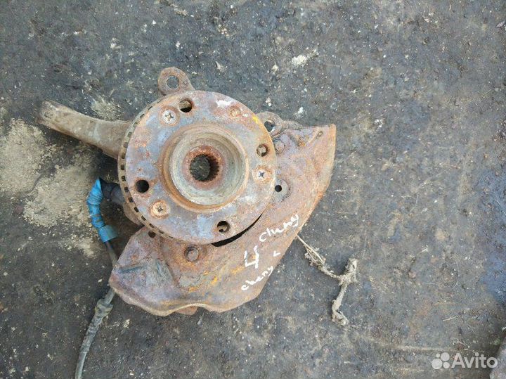 Поворотный кулак передний левый Chery Amulet A15