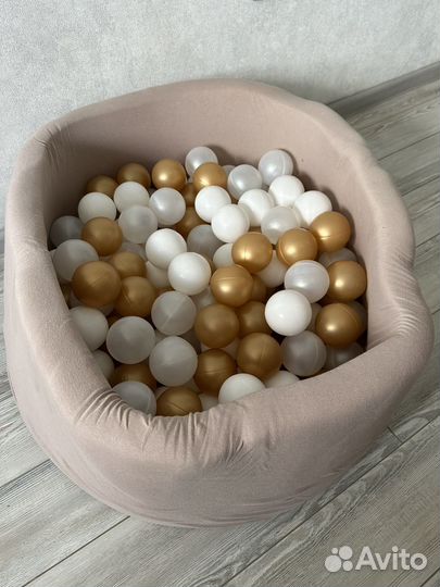Сухой бассейн с шариками