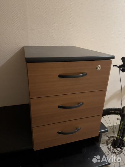 Тумбочки под телевизор и письменный стол