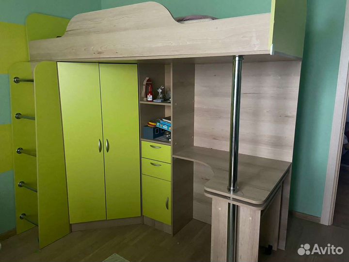Двухъярусная кровать