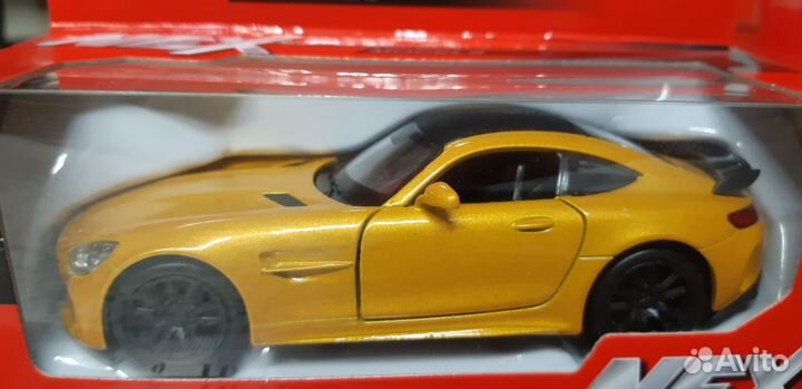 Модель Welly 1:38 Mercedes-AMG GT R