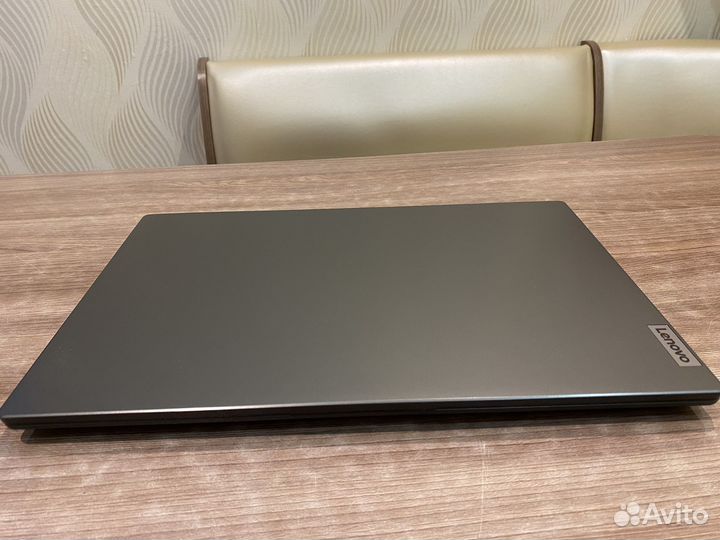 15.6” Ноутбук Lenovo Win 10 Pro/Silver