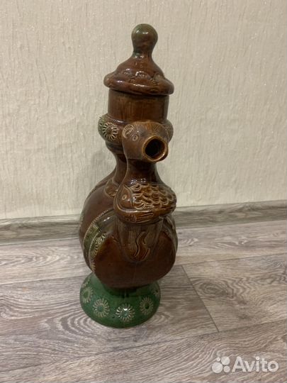 Глиняный кувшин для вина