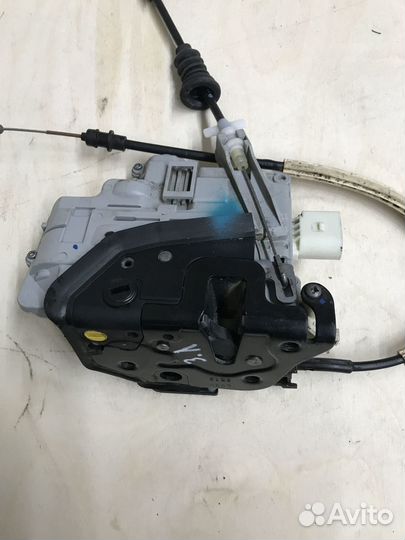 Замок задней левой двери 3C4839015A Passat B7