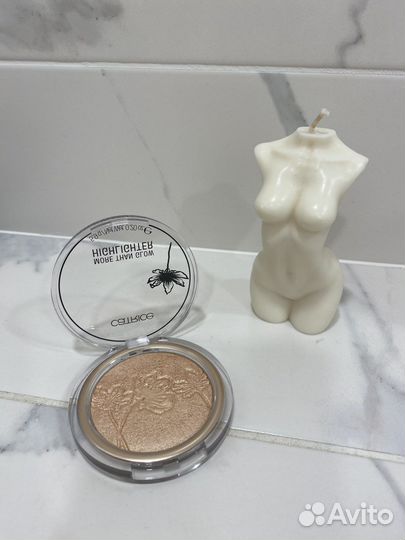 Catrice хайлайтер 030 gold