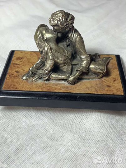 Статуэтка влюбленные