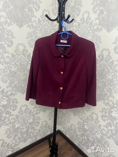 Костюмы, платья