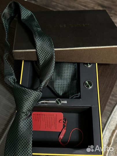 Галстук запонки платок