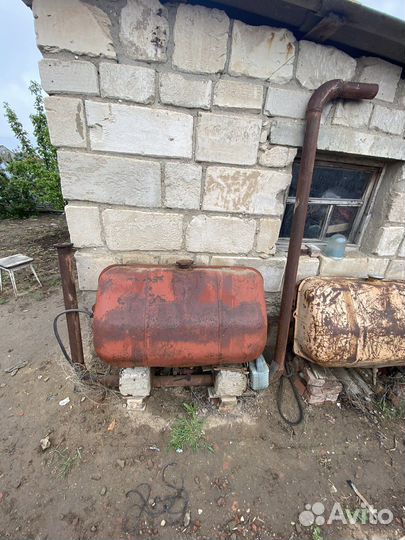 Бак от гусеничного трактора