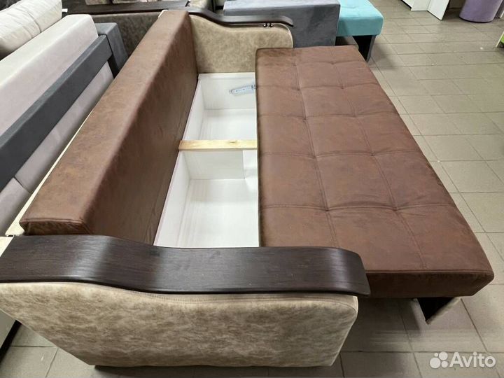 Диван с подлокотниками