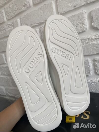 Кроссовки женские guess