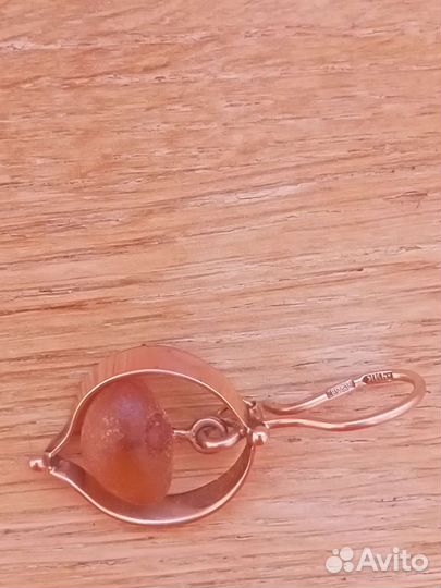 Одна золотая серьга СССР звезда янтарь