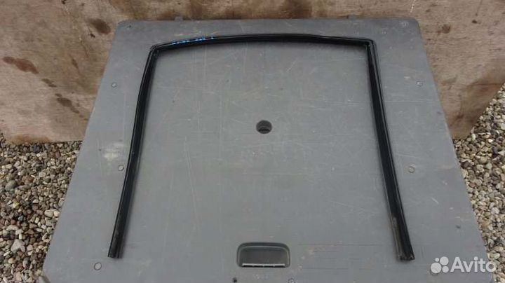 Уплотнительная резинка стекла задняя левая