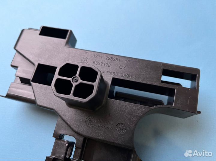 Крепление радиатора BMW G30 G11 G12 новый оригинал