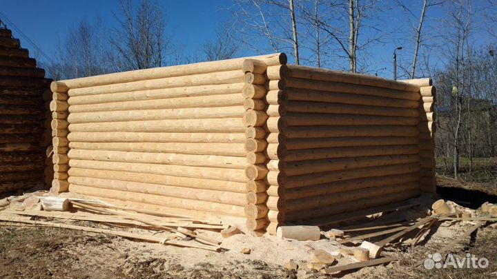 Сруб бани дома