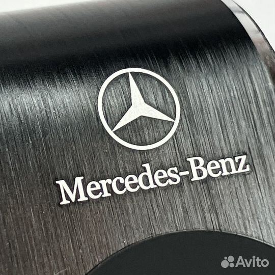 Магнитный держатель для телефона Mercedes-Benz