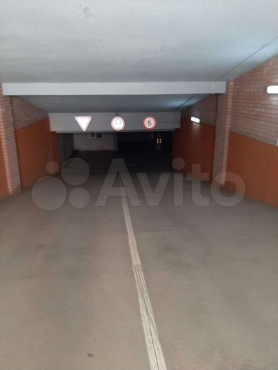 Машиноместо, 14 м²