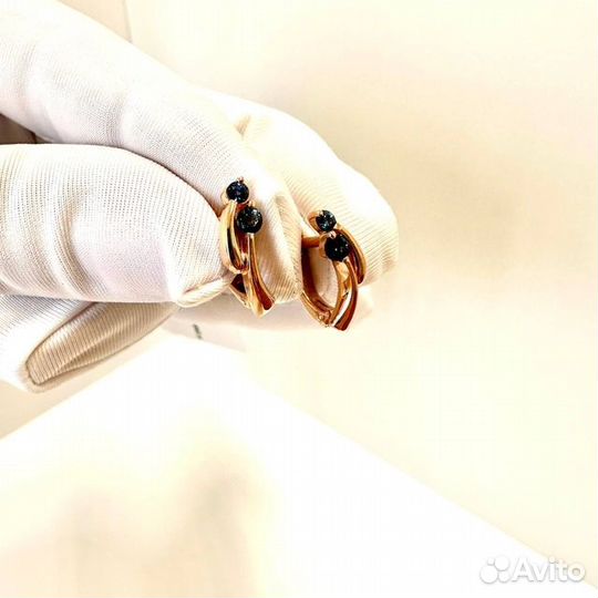 Золотые серьги с камнем