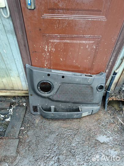 Обшивка двери левая Volvo FH12
