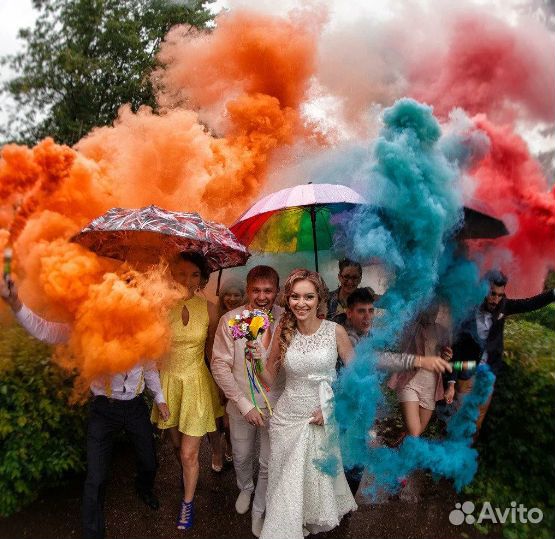 Цветной дым, фонтаны, батареи салютов