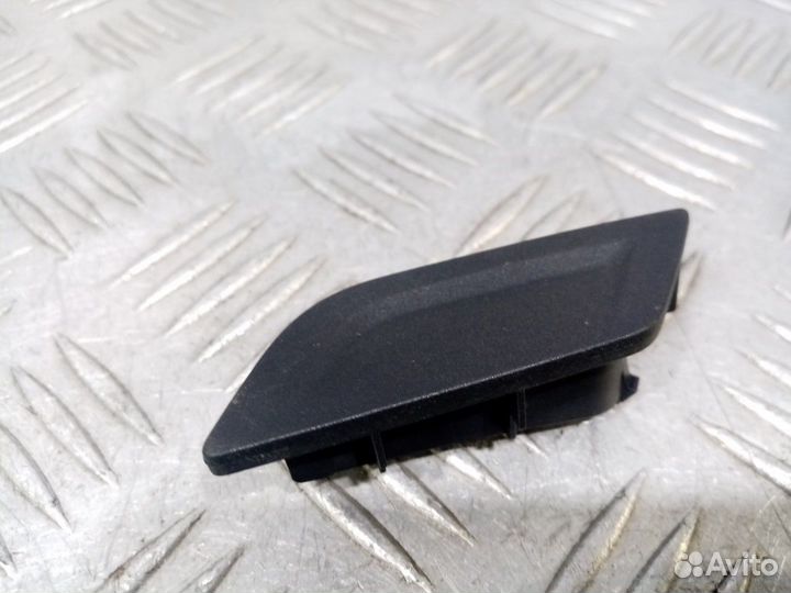 Б/У Заглушка в обшивку двери правая#001