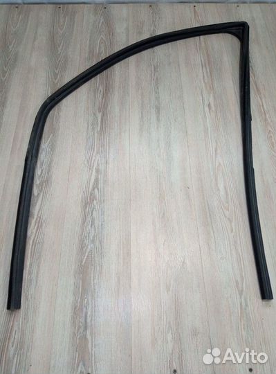 Уплотнитель перед проема стекла двери Renault dokk